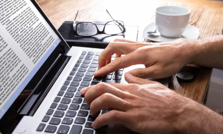 El periodismo en Nuevo León enfrenta agresiones, censura y amenazas por parte de fuerzas del orden. La CEDHNL pide protección y un marco legal urgente.