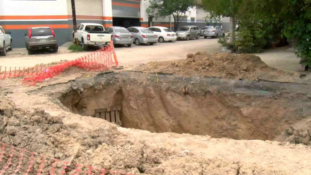 Plantilla 1200px X 675px - 2025-10-20t161529925 | Ciudadano Seguros Vecinos De Nuevo León Denuncian Que Agua Y Drenaje Deja Obras Inconclusas. Los Socavones, Malos Olores, Riesgos Sanitarios Y Peligros Viales Aumentan Cada Día.