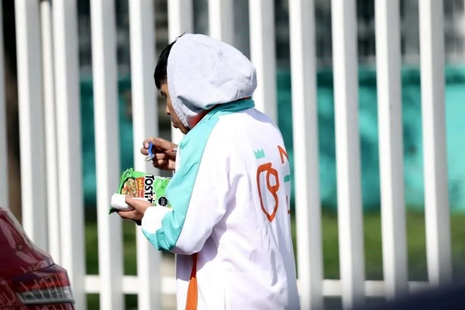 La Propaganda De Samuel En Uniformes Escolares Desata Críticas Por Uso Político En Escuelas Públicas Y Cuestiona La Neutralidad Educativa En Nuevo León.