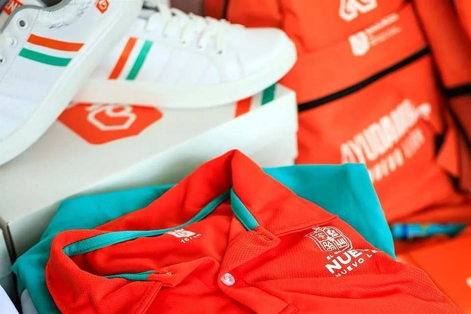 La Propaganda De Samuel En Uniformes Escolares Desata Críticas Por Uso Político En Escuelas Públicas Y Cuestiona La Neutralidad Educativa En Nuevo León.