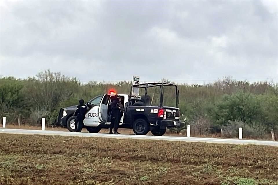 Una Patrulla De Fuerza Civil Detenida En Una Carretera, Escena Relacionada Con Las Políticas De Seguridad De Samuel García Y Los Pescados.