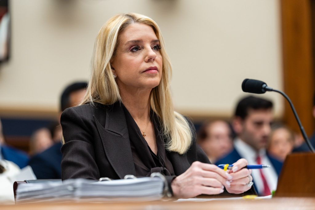 Pam Bondi En La Corte De Estados Unidos