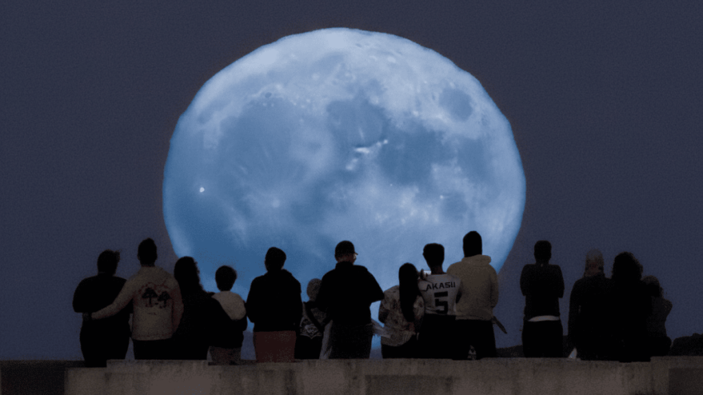 La Luna Azul Sera Percibida a Finales Del Mes