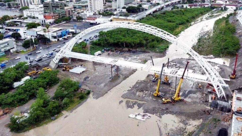 Puentes Peatonales En El Río Santa Catarina | Ciudadano Seguros