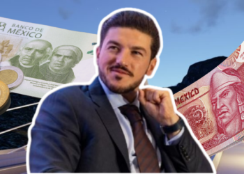 Samuel-garcia-y-el-uso-de-fondos-de-la-rea | Ciudadano Seguros Businessman in a Suit in a Collage with Mexican Banknotes and Coins, Suggesting Finance or Wealth in Mexico. | Ciudadano Seguros