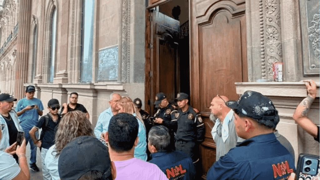 Choferes Del Mundial Protestan Afuera Del Palacio De Gobierno | Ciudadano Seguros Choferes Del Mundial Protestan Afuera Del Palacio De Gobierno | Ciudadano Seguros